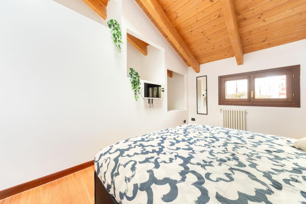 Appartamento Unico A Bologna Con 3 Camere E Parcheggio Gratuito Bolonha Exterior foto
